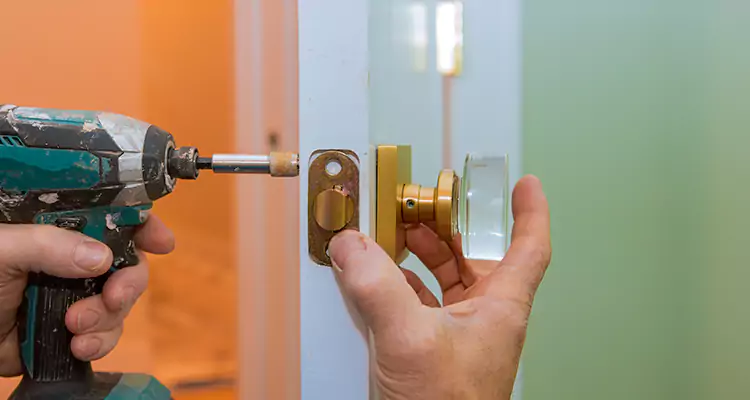 Broken Door Knob Fix in Winter Park, FL