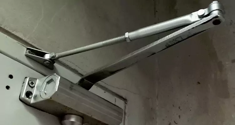 Door Closer Oil Leak Repair in Winter Park, FL
